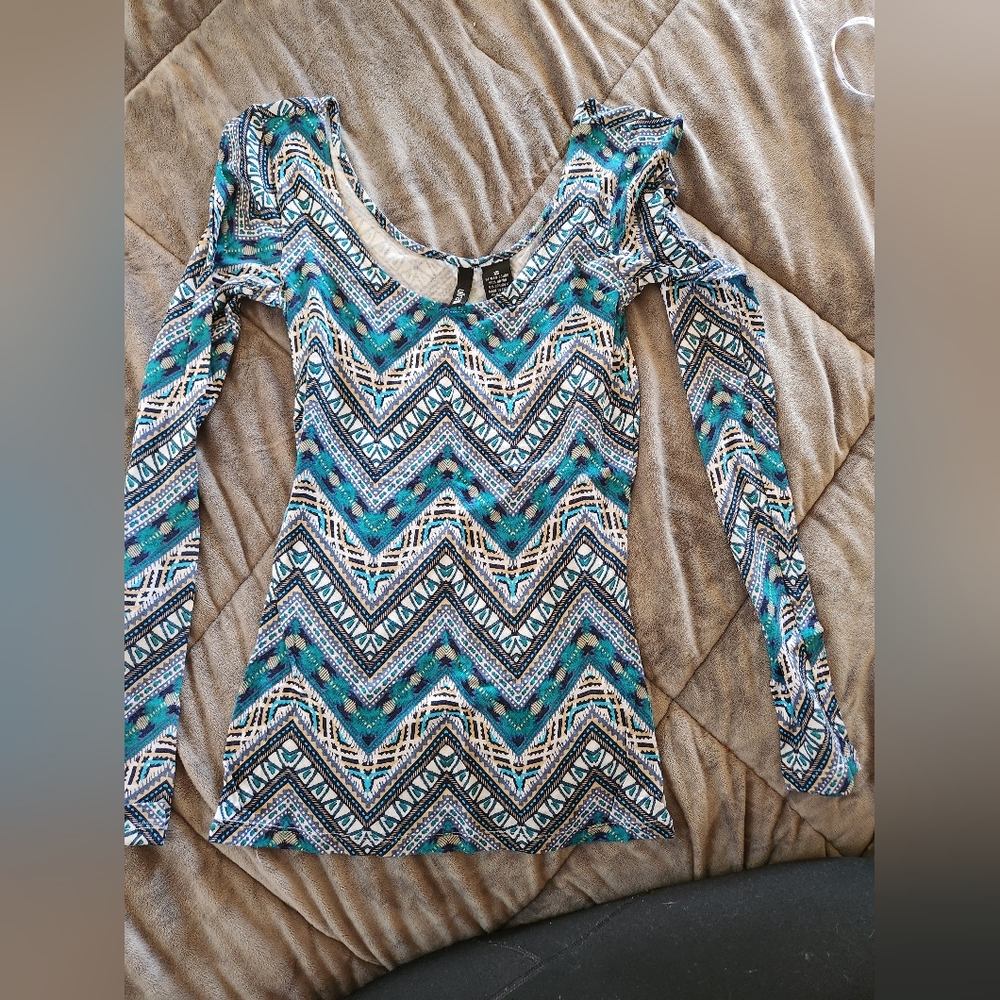 Chevron Long Sleeve T-shirt Size XS
